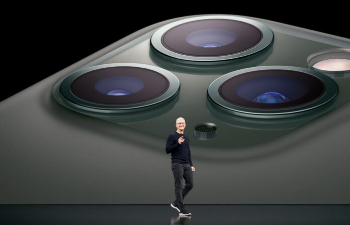 Tim Cook Introduces new iPhone